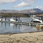 6 Waterside Nyaraló